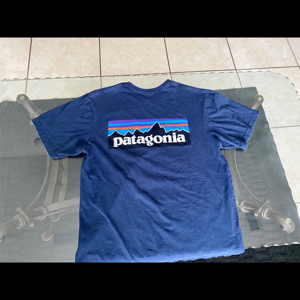 Patagonia Men’s Navy Blue Shirt size M